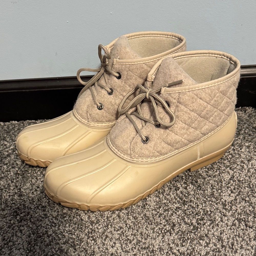 St. John's Bay Tan Quilted Winter Boots